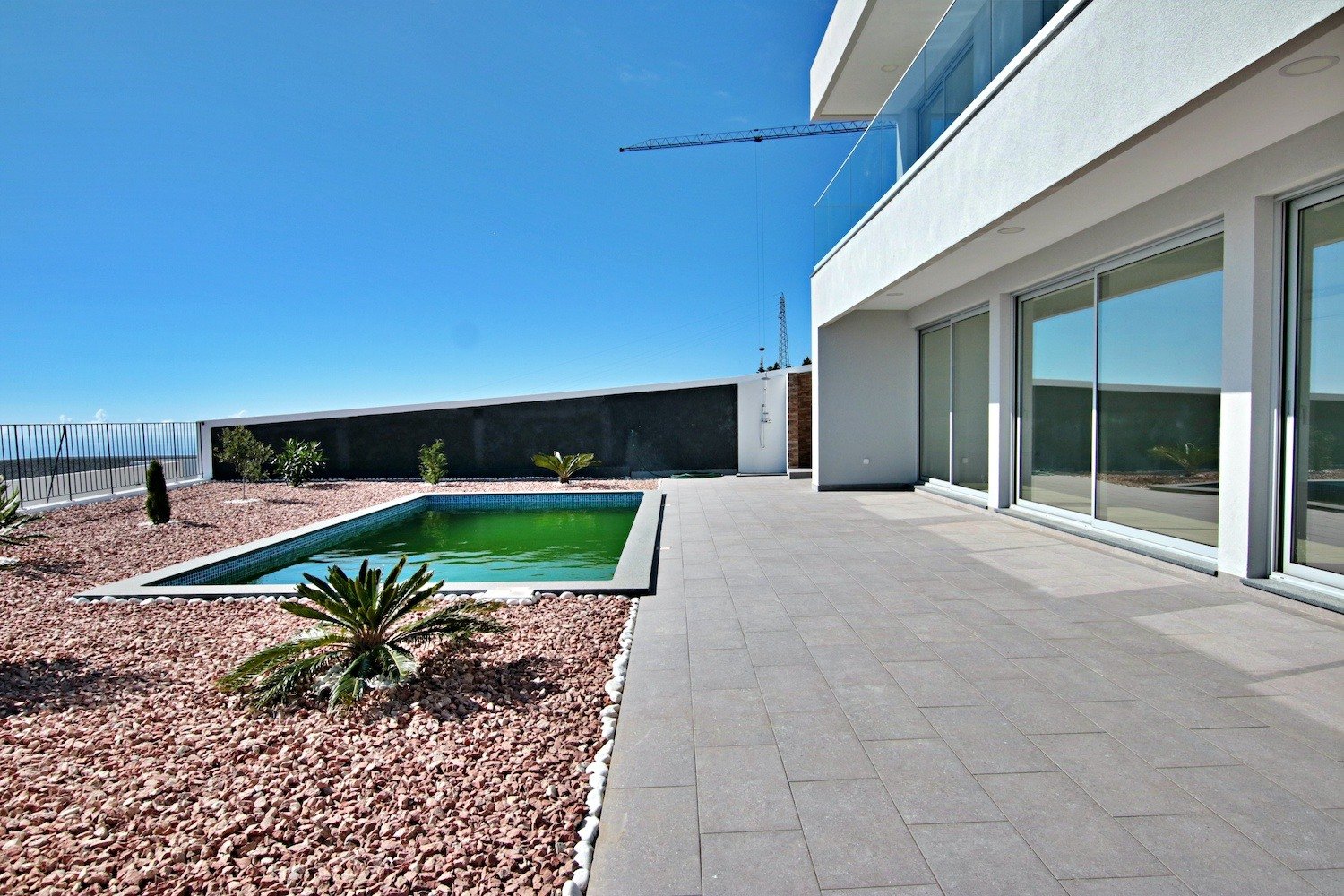 Garden and a swimming pool area