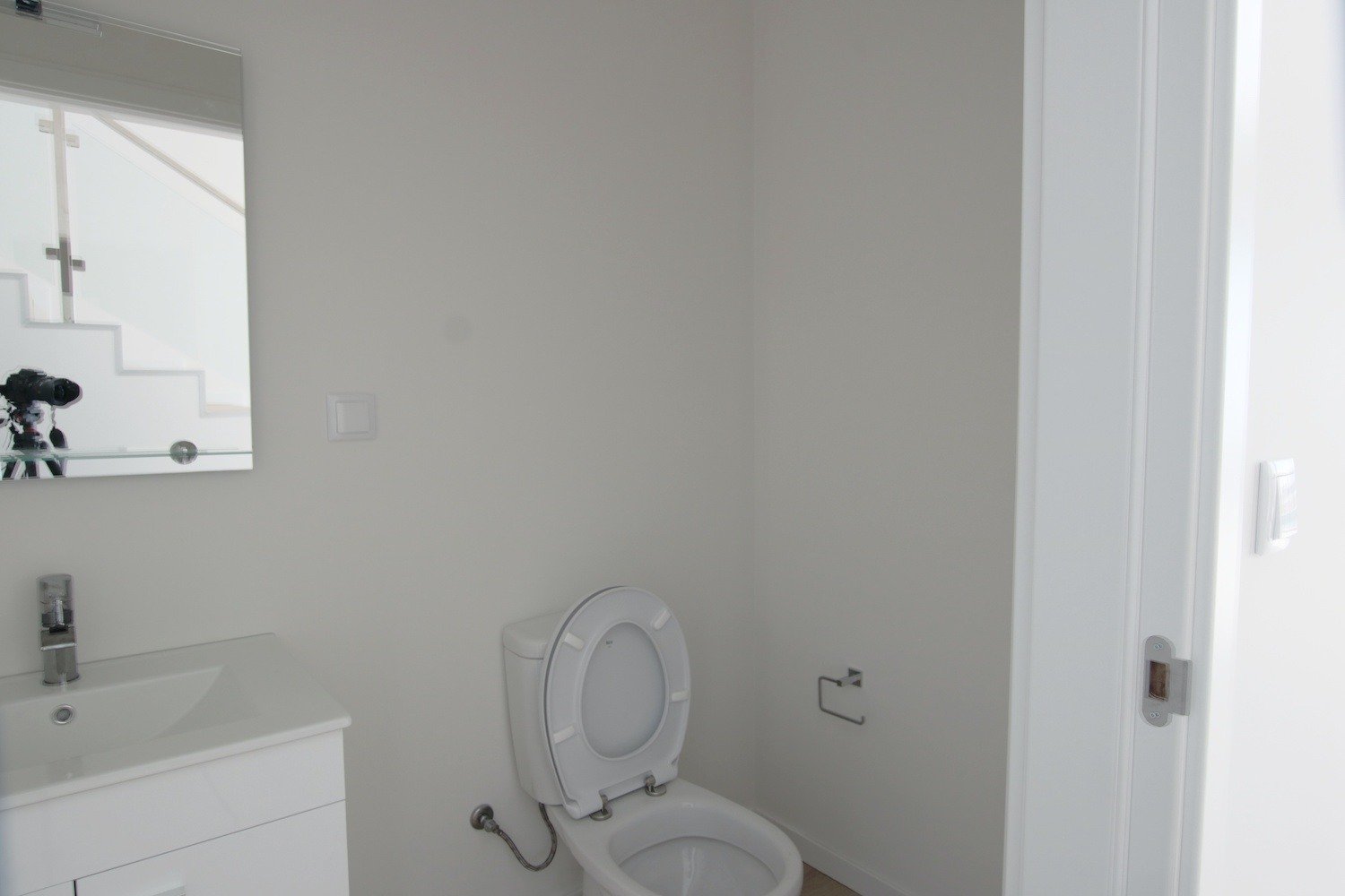 Bathroom with basin and toilet seat